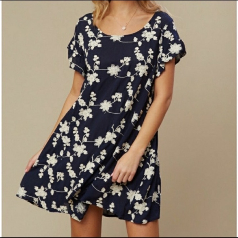 Nwts Altar’d State Navy Blue & White Boho Summer Floral Embroidery Shift Dress